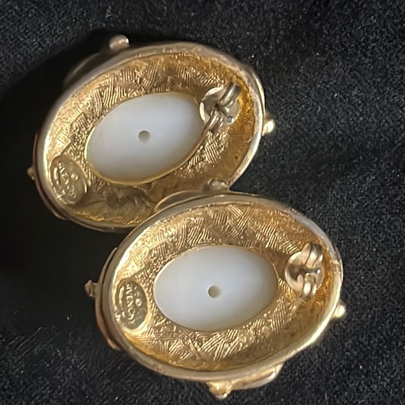 Vintage Givenchy oval enamel & faux pearl cabochon earrings - Picture 2 of 3